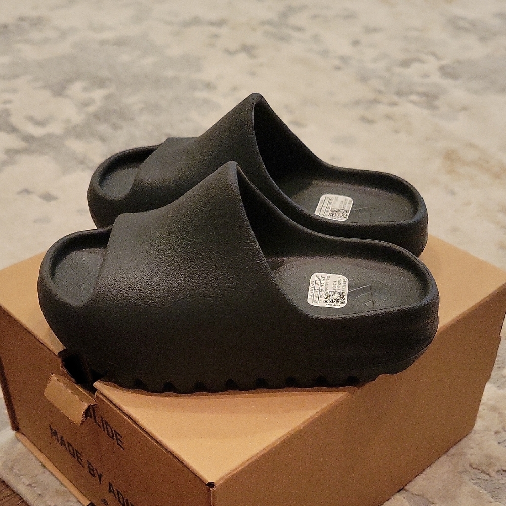 Kids Yeezy Slides Size 11